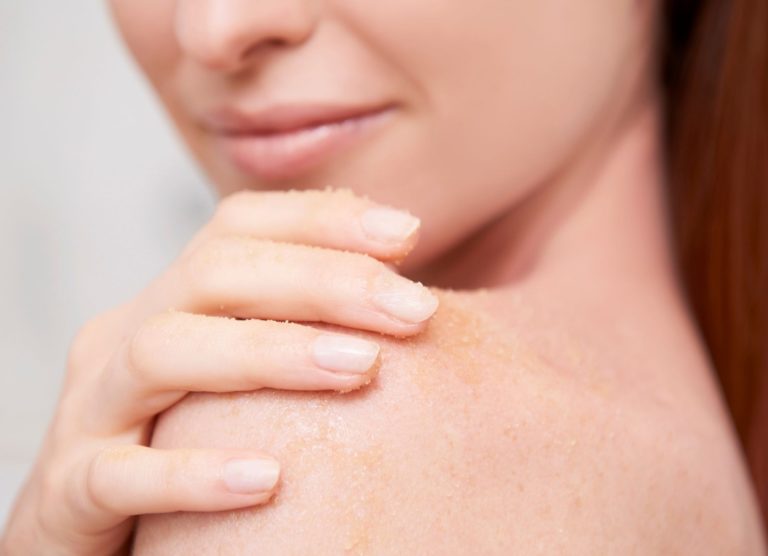 Scopri di più sull'articolo Scrub viso e corpo a base di zucchero: un miracolo per la tua pelle!